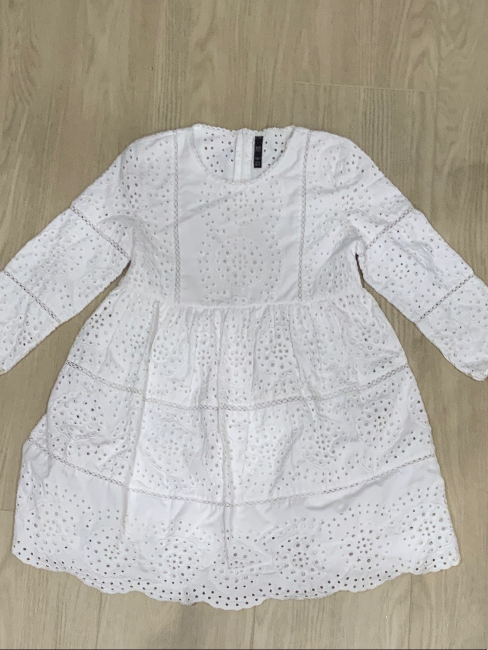 Zara TRF White Eyelet Long-Sleeve XS women’s short lace embroidered dress
